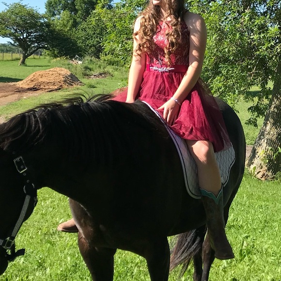 Beautiful graduation dress! Very comfortable, perfect condition! - Picture 3 of 4